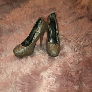NWT Sparkly Glittery Gold Platform Round Toe Heels